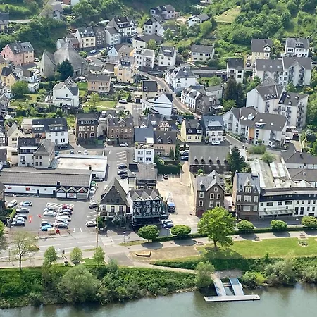 Altes Winzerhaus 호텔 코헴