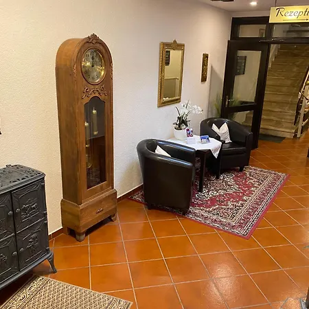 Altes Winzerhaus 호텔 코헴